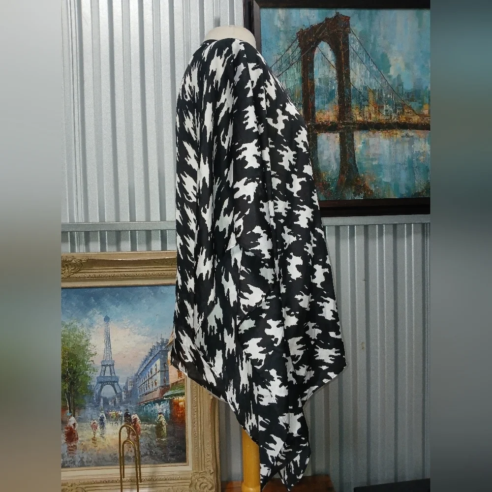 Black and White Houndstooth Kimono